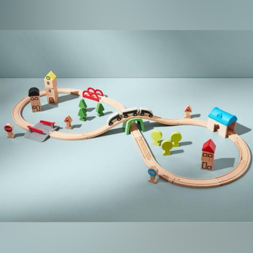 Like new ikea LILLABO 45-piece train set with track